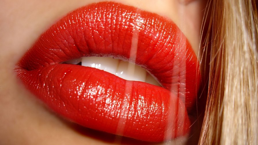 Red Lips Macro