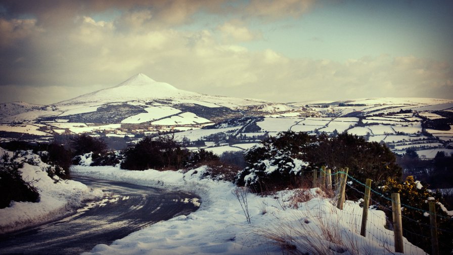 Road in Winter Mountain Valley